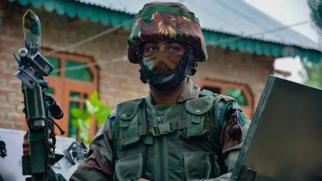 இந்திய ராணுவ வீரர்.