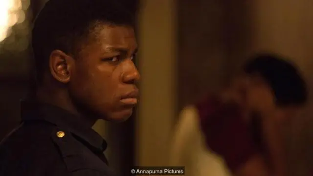 Sutradara Detroit, Kathryn Bigelow, dikecam karena caranya membahas kerusuhan ras pada 1967.