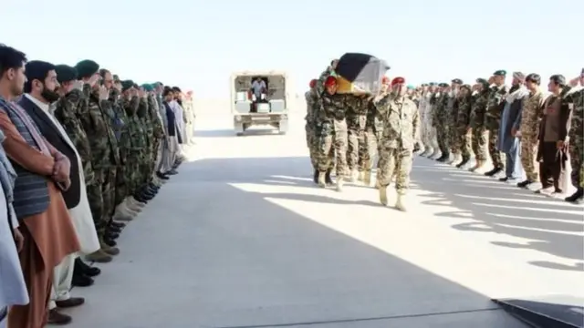 د کندهار برید په ګاونډي هلمند ولایت کې له هغه بریده یوه ورځ وروسته شوی، چې یو پخوانی امنیتي قومندان او د اوسنیو ټاکنو کاندید عبدالجبار قهرمان پکې ووژل شو.