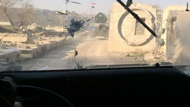 هر خودرویی که سوار شدیم شیشه آن با گلوله شکسته شده بود. شیشه‌ها ضد گلوله است اما اگر زیر ماشین مین منفجر شود احتمال زنده ماندن نزدیک صفر است