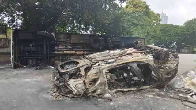 எரிந்த வாகனம்