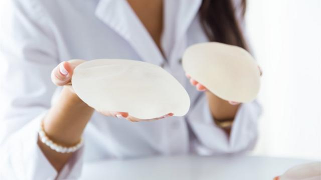 La silicona de las prótesis mamarias