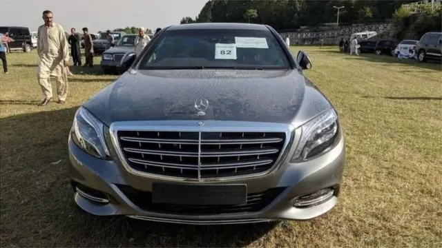 బులెట్ ప్రూఫ్ కార్ల శ్రేణిని ఉపయోగించడ కూడా ఇమ్రాన్ ఖాన్ ఆపేశారు