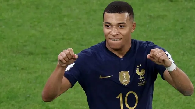 Kylian Mbappé durante jogo da França