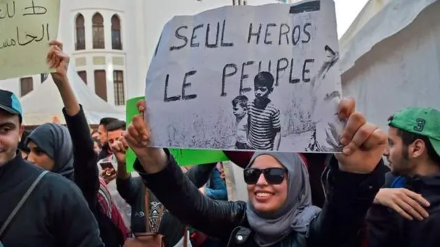 Les étudiants ont décidé de poursuivre encore le mouvement de contestation.
