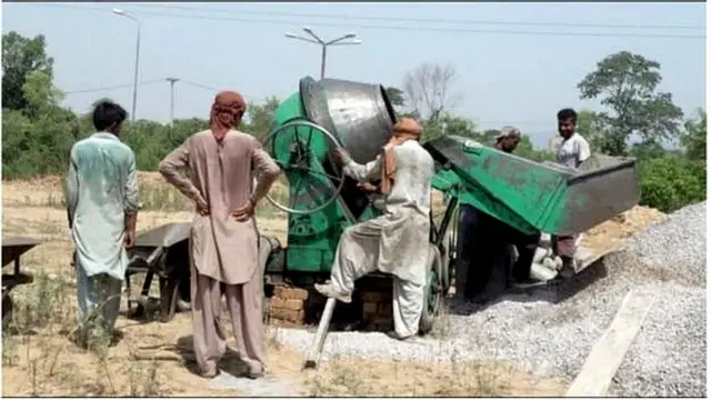 హిందూ ఆలయ నిర్మాణ పనులు