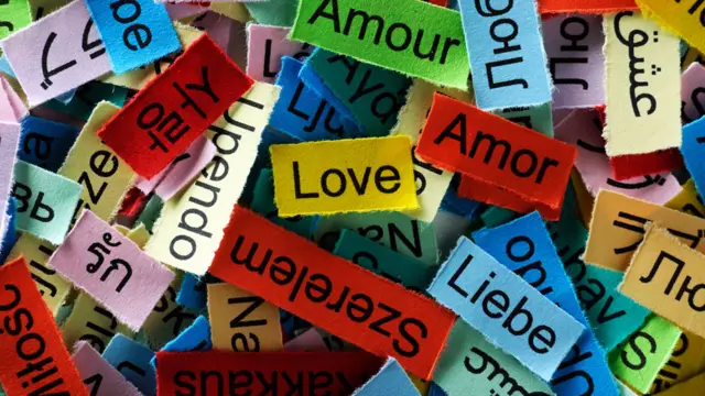 Amor en muchos idiomas.