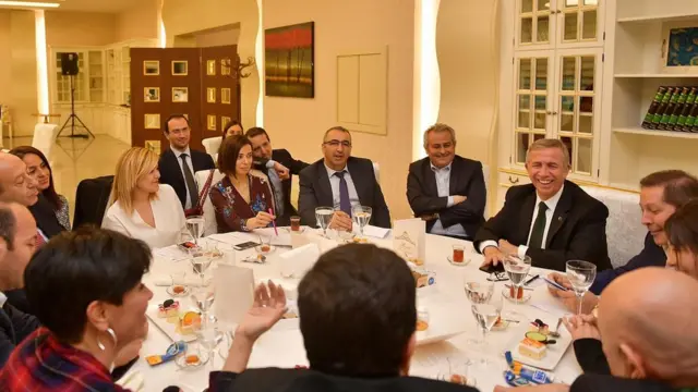 Mansur Yavaş gazetecilerle iftar yemeği verdi
