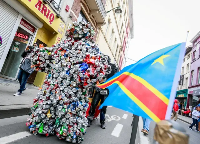Mutane da dama suka fito a titunan ƙasar Belgium domin murnar cikar Jamhuriyyar Dimokradiyyar Congo cika shekaru 60 da samun 'yancin kai daga Tarayyar Turai.