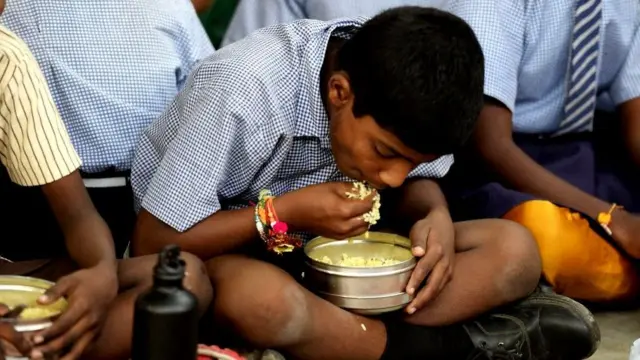 మధ్యాహ్న భోజనం, విద్యార్థి