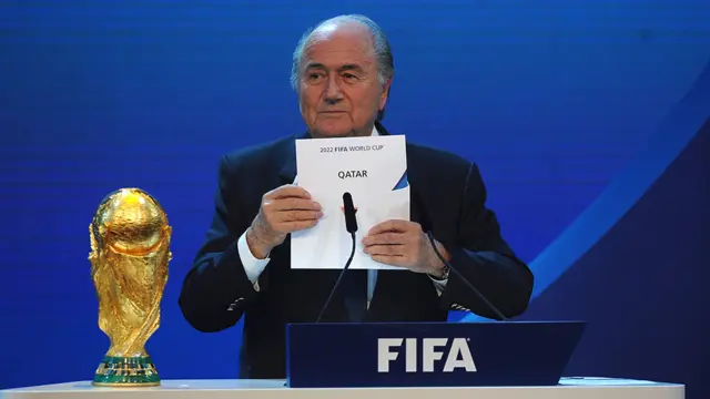 Em 2010, o então presidente da Fifa Sepp Blatter anuncia o Catar como país-sede da Copalink da brabet2022