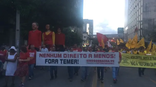 Manifestantesaposta combinada betanoRecife, dia 28aposta combinada betanoabrilaposta combinada betano2017