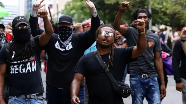 протестующие у парка Лафайетт