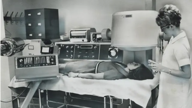 কানাডার একটি হাসপাতালে ক্যান্সার পরীক্ষার ক্রামেরা নিয়ে কাজ চলছে (ফাইল চিত্র)