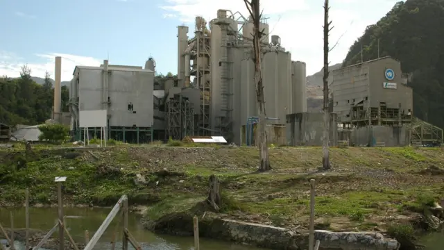 Fábrica de cemento.