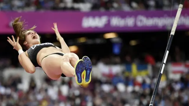 القفز بالزانة