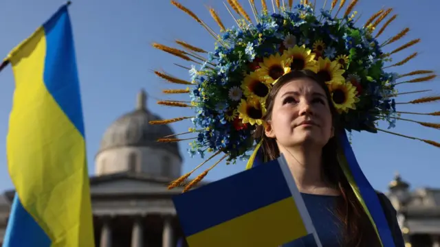 યુક્રેનના સહયોગમાં લંડનમાં એક રેલી યોજવામાં આવી હતી. રેલીમાં મોટી સંખ્યામાં લોકો એકઠા થયા હતા.