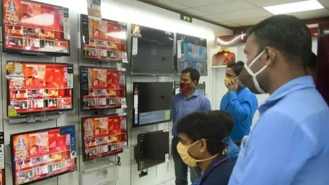 मुर्ग़ों की लड़ाई बनती जा रही है टीवी डिबेट?