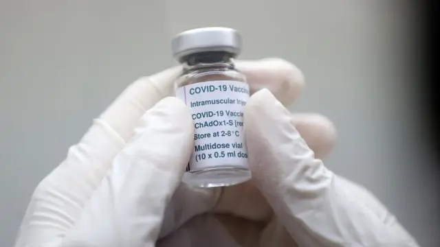 한국에서는 아스트라제네카와 화이자 백신이 사용 승인을 받았다