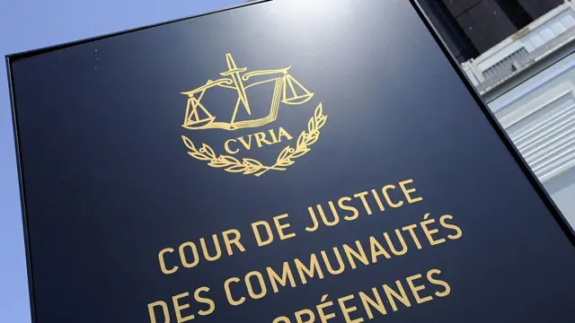 вывеска на здании европейского суда