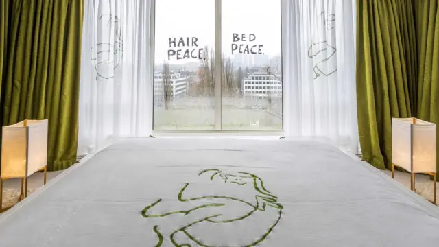 номер Джона и Йоко в Амстердаме