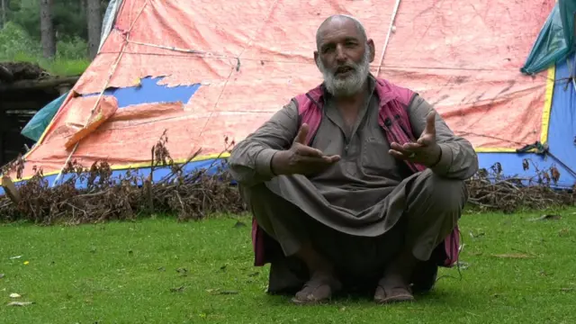 मोहम्मद युसूफ़ अब काम पर नहीं जाते हैं, घर रहकर ही परिवार की देखभाल करते है