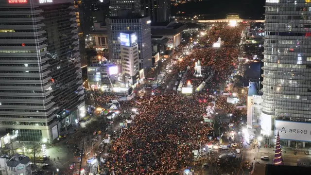 首尔光化门前聚满要求朴槿惠下台的群众（10/12/2016）