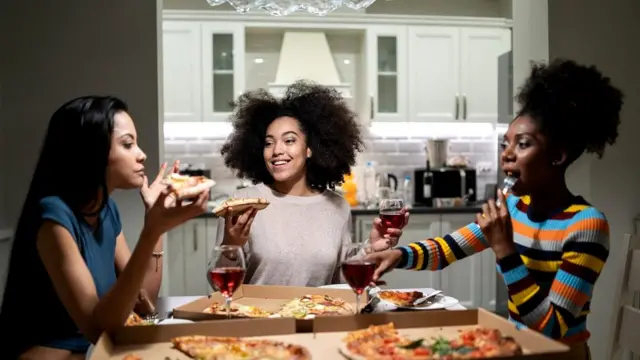 Даже явно переев накануне, мы опять охотно садимся за стол