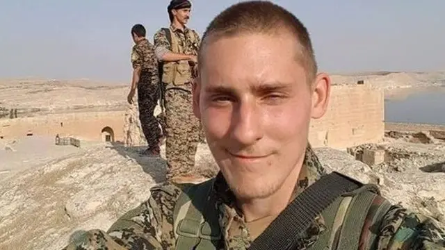 Mia Xalifa mijozning jinsiy olatini tortib oladi