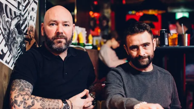Scott Collins (izquierda) y Yianni Papoutsis, fundadores de Meat Liquor