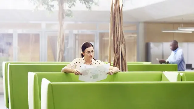 Ruang kantor dengan warna hijau