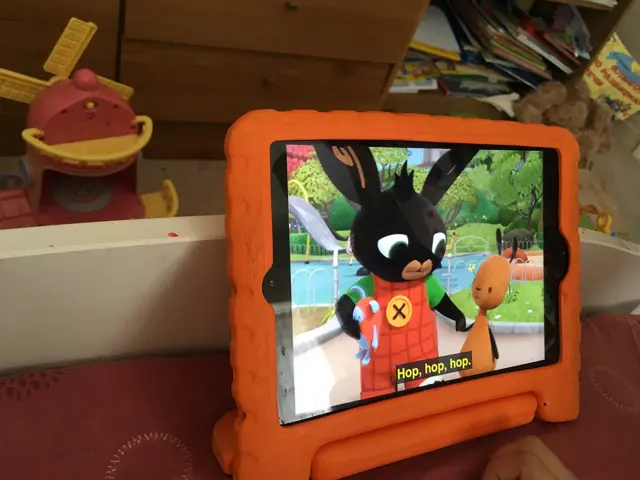 Планшет с мультфильмом