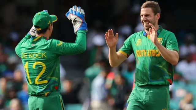 আনরিখ নরকীয়া- বাংলাদেশের বিপক্ষে দুই টি-টোয়েন্টি ম্যাচে নিলেন ১৮ রানে সাত উইকেট