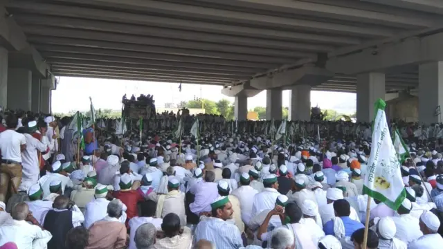 यात्रेत सहभागी शेतकरी.
