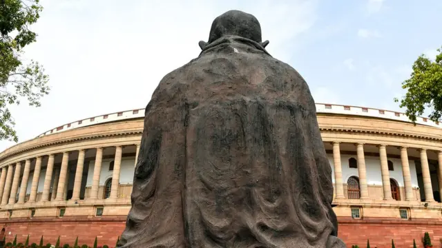 'வெளிநாடுகளில் இந்தியர்களின் கருப்புப் பணம் ரூ.34 லட்சம் கோடி'