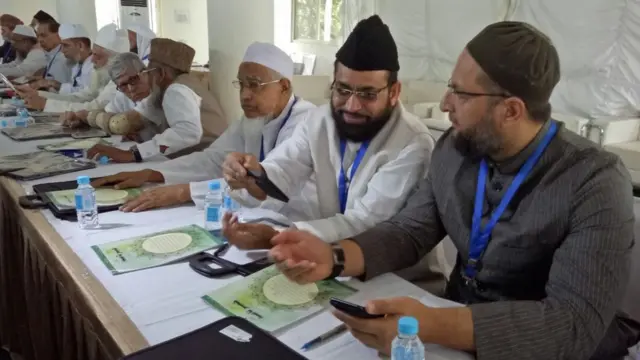 ऑल इंडिया मुस्लिम पर्सनल लॉ बोर्ड के सदस्य