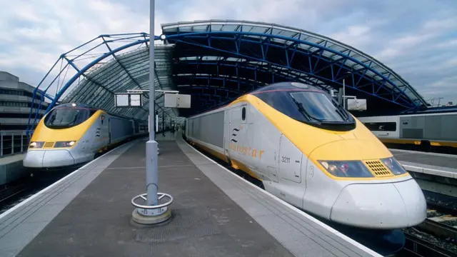 ওয়াটারলু স্টেশন থেকে প্রথম যাত্রা করেছিল ইউরোস্টার।