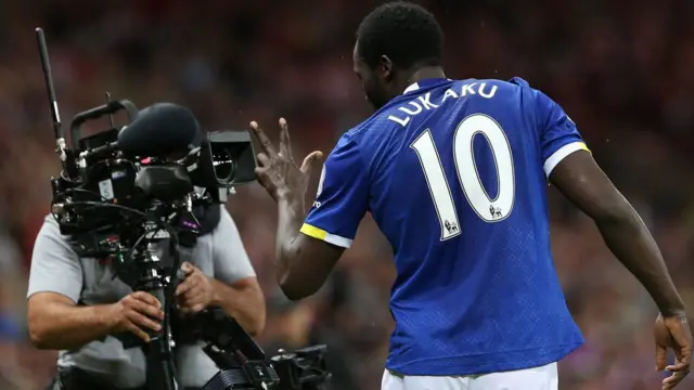 Romelu Lukaku tras anotar un gol.