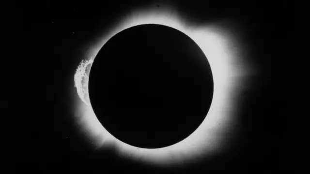 Imagem de eclipse total