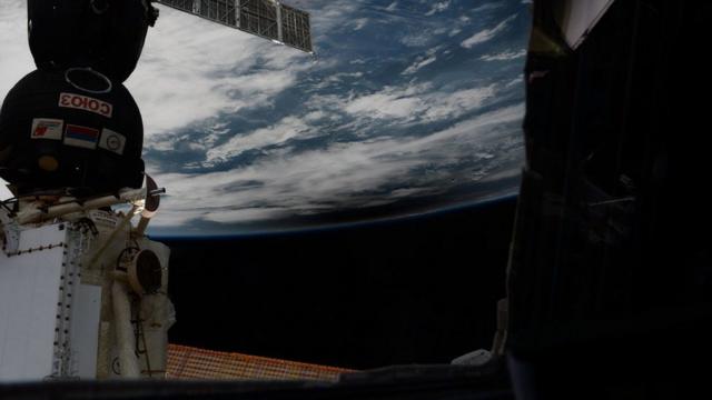 ネスポリ宇宙飛行士は国際宇宙ステーションから地球にかかる月の影を撮影した