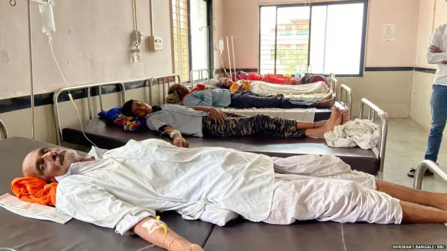 विलास चव्हाण यांच्या कुटुंबातील 4 जणांना विषबाधा झालीय.