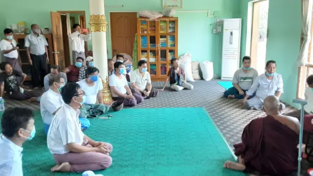 မေလ ၁၈ရက်နေ့ နေ့လယ်ပိုင်းက Kyaw Win Thant ဖေစ်ဘွတ်အကောင်ပိုင်ရှင်မိဘတွေက လာတောင်းပန်