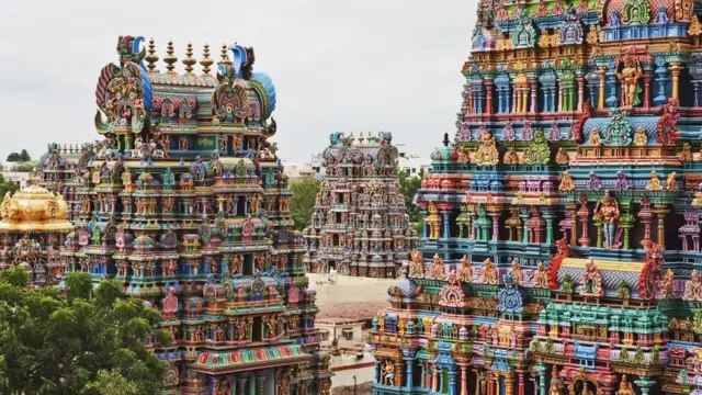 மதுரை மீனாட்சி அம்மன் கோயிலின் நான்கு கோபுரங்கள். (கோப்புப்படம்)
