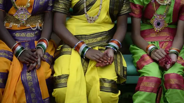 महिलाएं