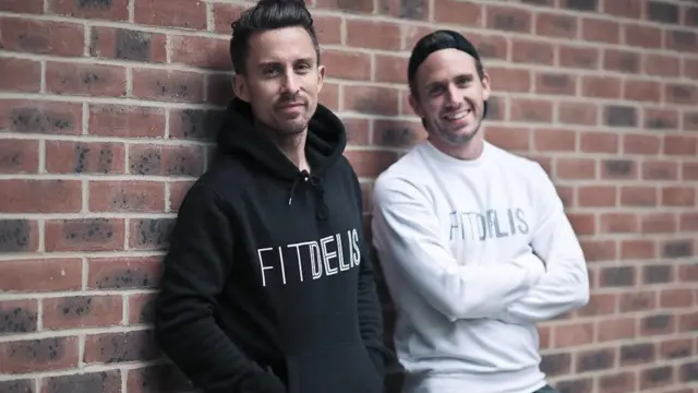 Sam Friskey iyo Thomas Forster oo ah aasaasaha caanaha laga sameeyo dhirta