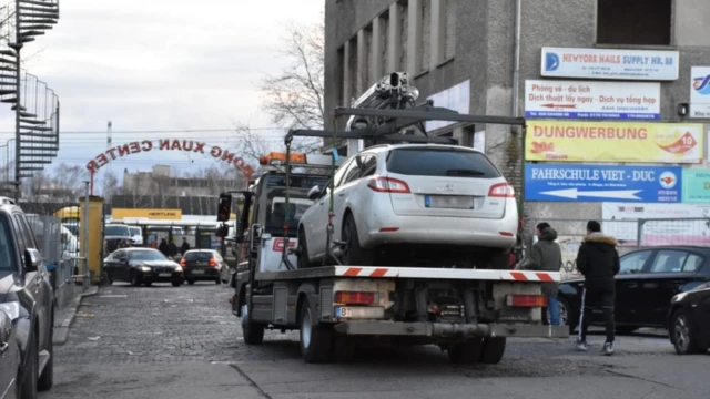 Cảnh lối vào chợ Đồng Xuân, Berlin