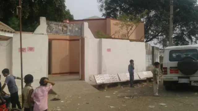 ગજડી ગામનો ચૂંટણી મથકનો ફોટો