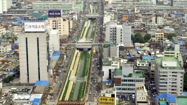 दक्षिण कोरिया की राजधानी सोल की साल 2005 में खींची गई तस्वीर