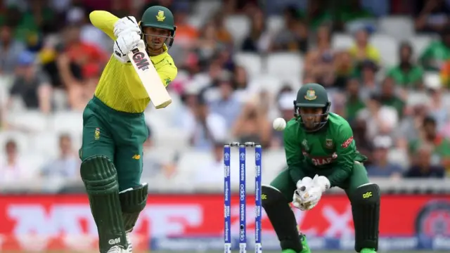 ব্যাট করছেন কোয়েন্টিন ডি কক (ওভাল, ২ জুন ২০১৯)