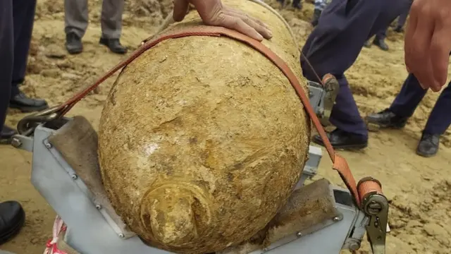 বিমানবন্দর থেকে উদ্ধার হওয়া বোমা